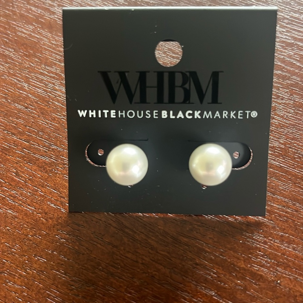 WBHM Glass Pearl Stud Earrings